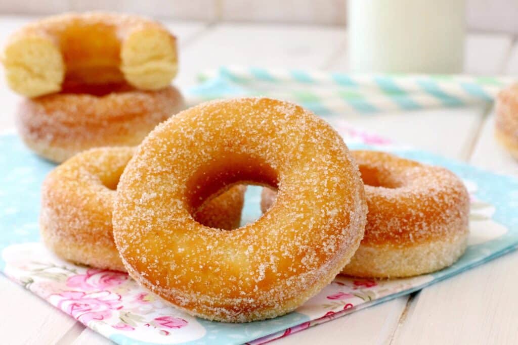 Donas caseras esponjosas recién hechas para receta de donas Cosquisa