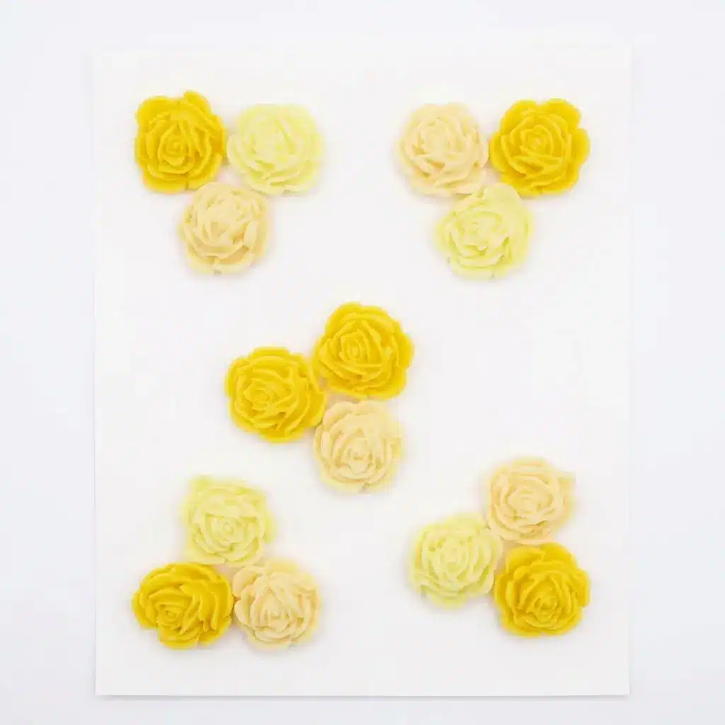 Mini rositas de azúcar para decoración de repostería, disponibles en Cosquisa.
